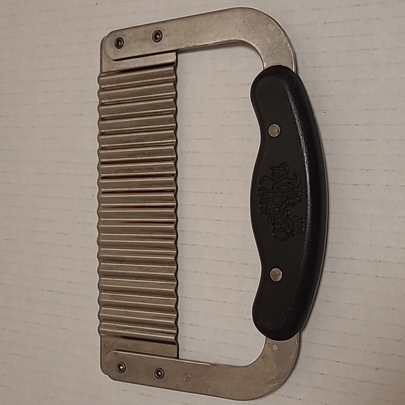 The Pampered Chef Crinkle Cutter - Picture 7 of 14